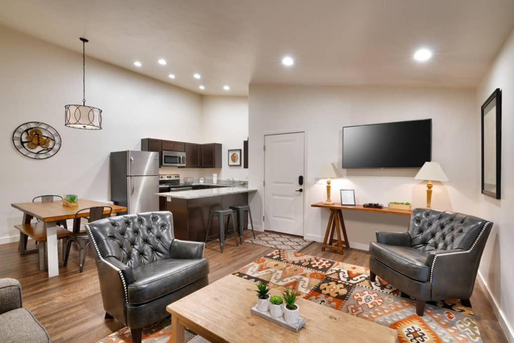 5K Top Floor Redcliff Condo, Pool & Hot Tub Moab Bagian luar foto
